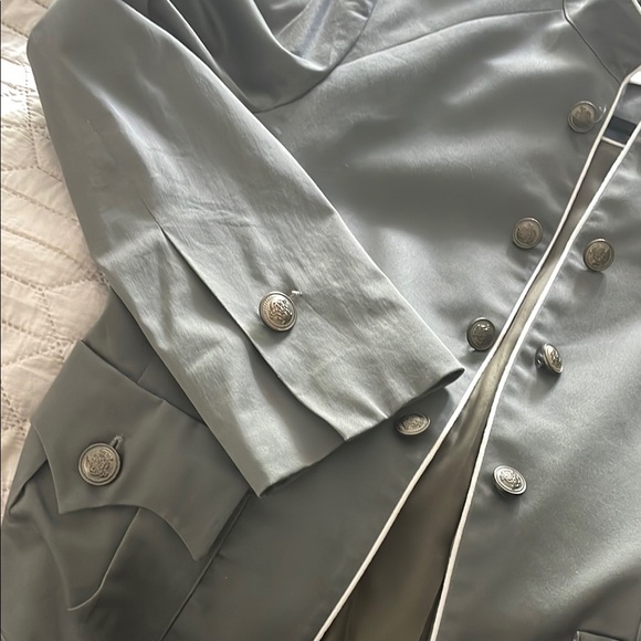 Light Olive Green Military Style Blazer with Stand-Up Collar and Epaulettes - Picture 5 of 6